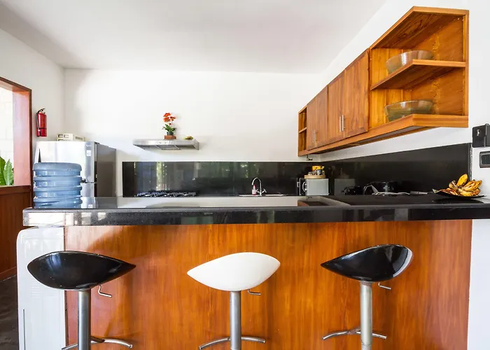 Martine - Fantastic 5br - Perfect Location In Вилла *