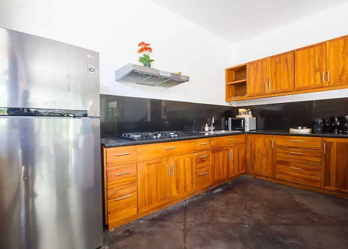 Martine - Fantastic 5br - Perfect Location In Вилла *