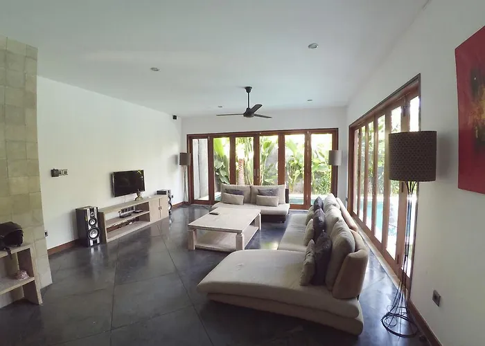 Martine - Fantastic 5br - Perfect Location In * Семиньяк