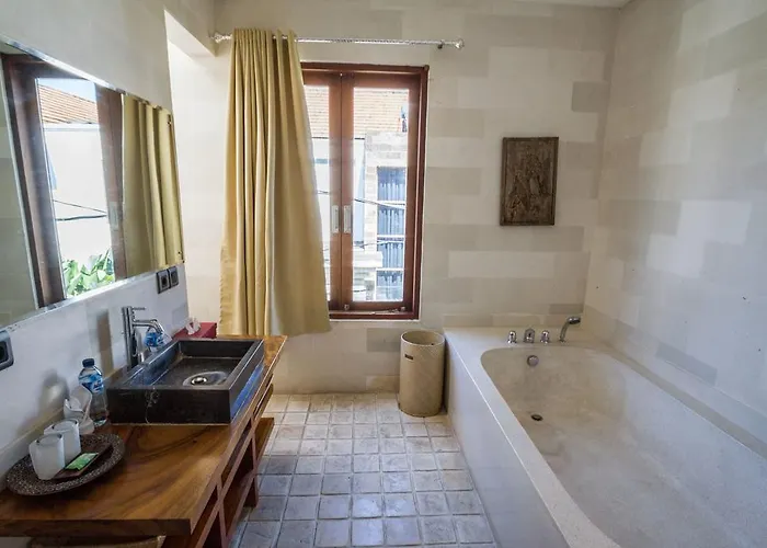 Martine - Fantastic 5br - Perfect Location In * Семиньяк