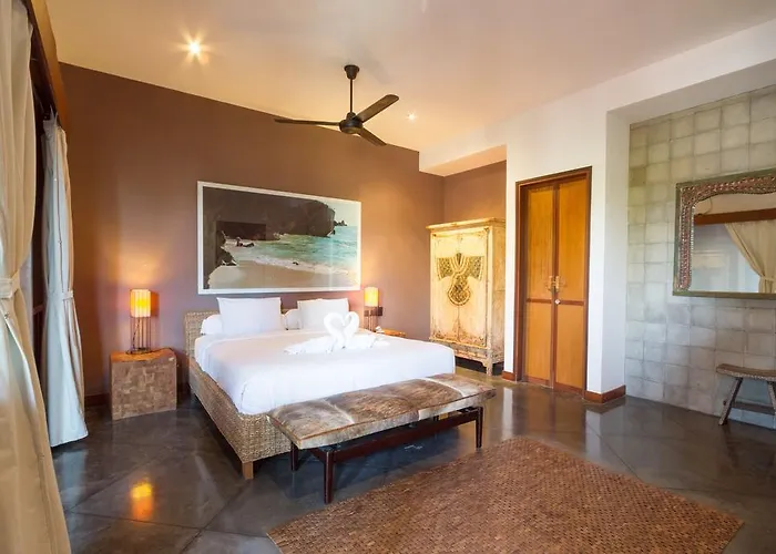 Martine - Fantastic 5br - Perfect Location In *
