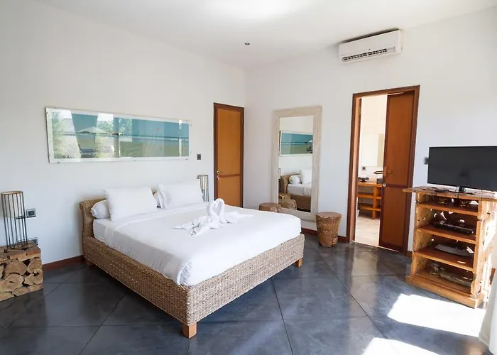 Martine - Fantastic 5br - Perfect Location In Вилла *