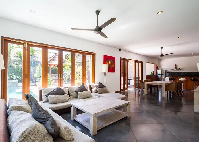 Martine - Fantastic 5br - Perfect Location In *